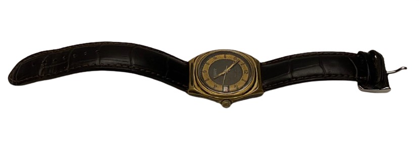 KURMALI MEKANİK TAKVİMLİ SWISS MADE NACAR DAMGALI DERİ KAYIŞLI KOL SAATİ