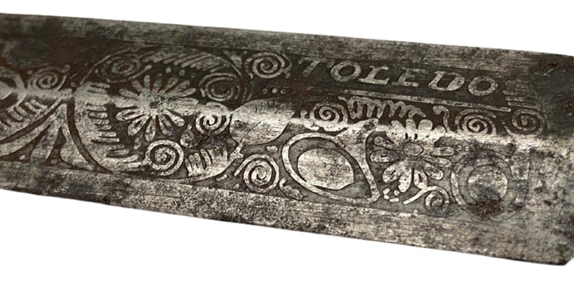 1940 ÜZERİ KOMPLE KALEM  İŞLEMELİ CELİK TOLEDO DAMGALI PİRİNC KUKA SAPLI KUŞAK KAMASI