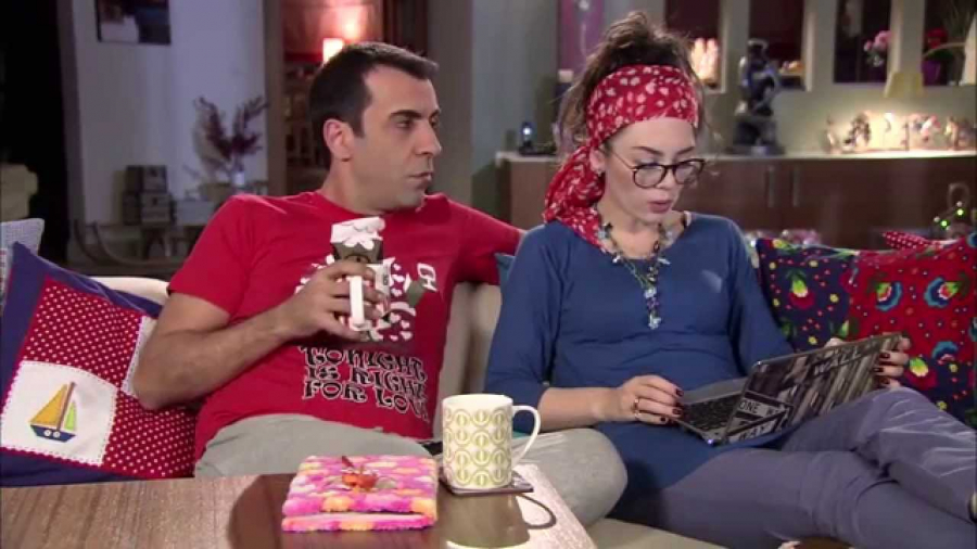 1 KADIN 1 ERKEK  1. SEZON TÜM BÖLÜMLER  DEMET EVGAR EMRE KARAYEL 8 DVD + KAMERA ARKASI ÖZEL RÖPORTAJLAR