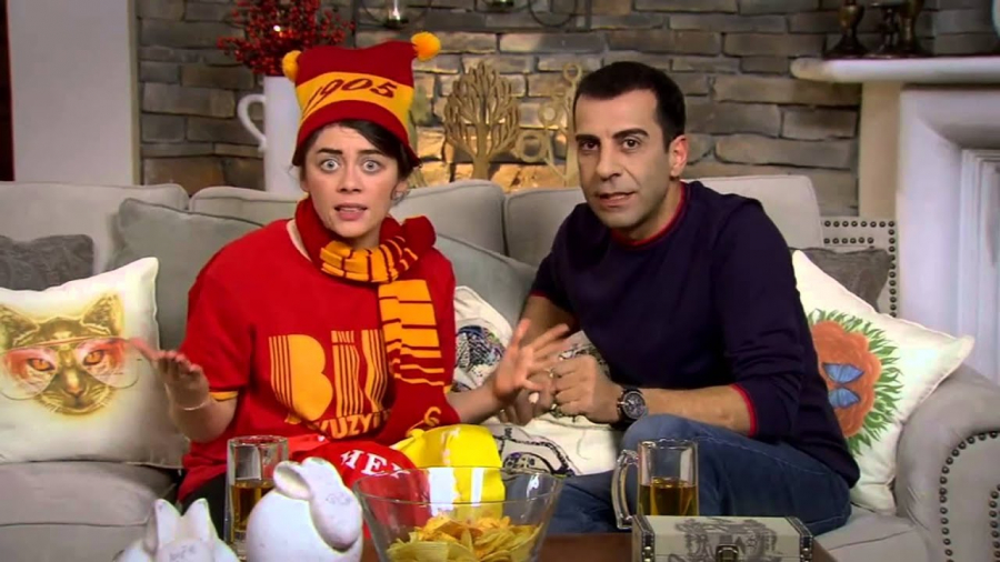 1 KADIN 1 ERKEK  1. SEZON TÜM BÖLÜMLER  DEMET EVGAR EMRE KARAYEL 8 DVD + KAMERA ARKASI ÖZEL RÖPORTAJLAR