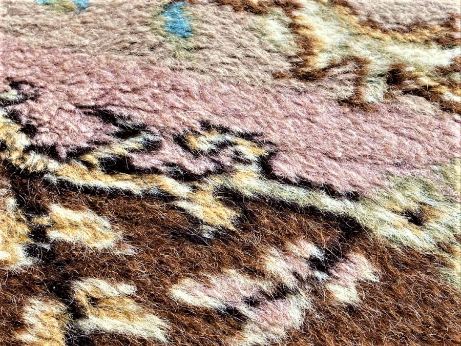 2 ADET COK TEMİZ 1960 YAPIM AYNI DESEN RENK BOYDA DEMİRCİ GÖBEKLİ EL DOKUMA KÖK BOYAMA  SACAKLI YÜN HALI BOYU 210 CM  ENİ 123 CM 