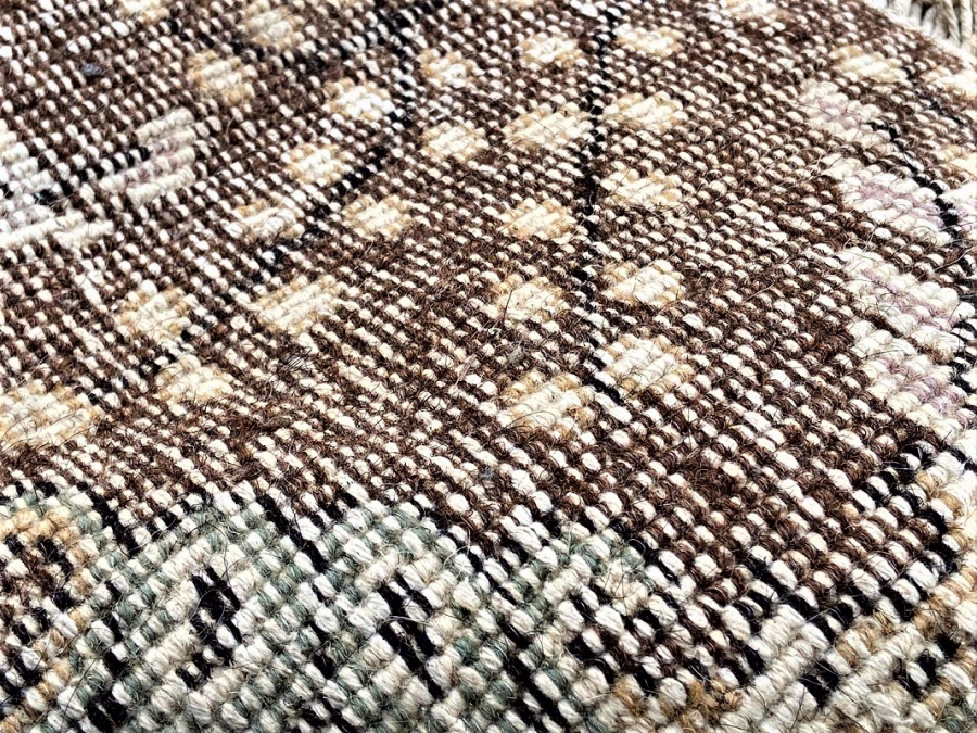 2 ADET COK TEMİZ 1960 YAPIM AYNI DESEN RENK BOYDA DEMİRCİ GÖBEKLİ EL DOKUMA KÖK BOYAMA  SACAKLI YÜN HALI BOYU 210 CM  ENİ 123 CM 