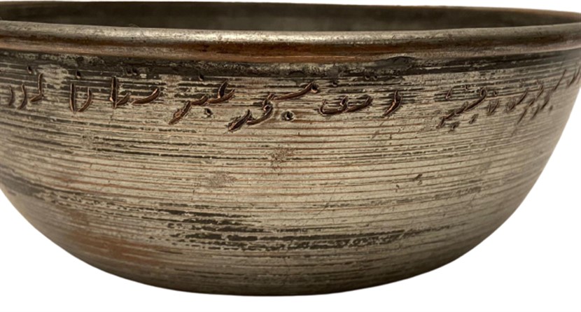 OSMANLI EL SIVAMA TEZGAHINDA CEKİLMİŞ BAKIR TAS ÜZERİ OSMANLICA EL İLE YAZILI ETLİ BAKIR AYRAN VE CORBA TASI OLARAK KULLANILAN KAB