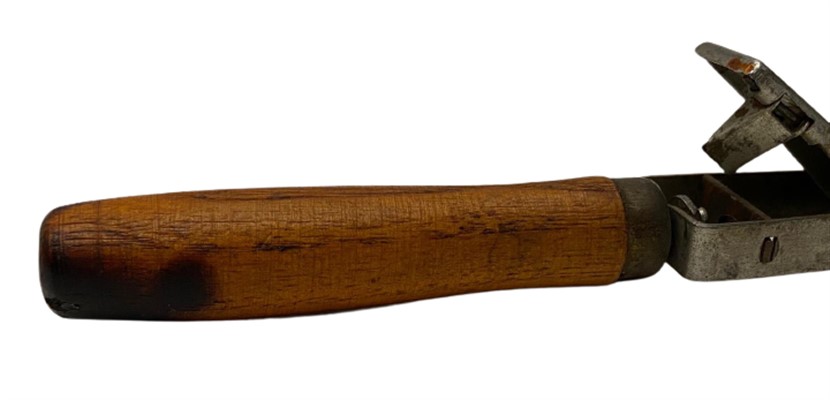 AHŞAP SAPLI CAKMAK TAŞLI MEKANİK GUCEN DAMGALI MUTFAK OCAK TUTUŞTURMA YAKMA ÇAKMAĞI