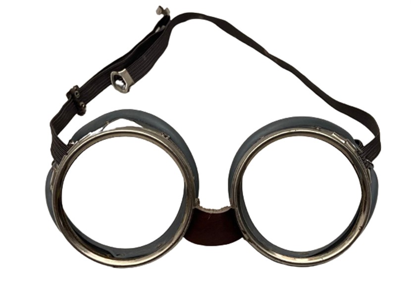 1950 METAL TENEKE MOTORSİKLET GÖZLÜĞÜ CAMLARI YOKDUR COK TEMİZ KALMIŞ DERİ BAGLANTI KAYIŞLI