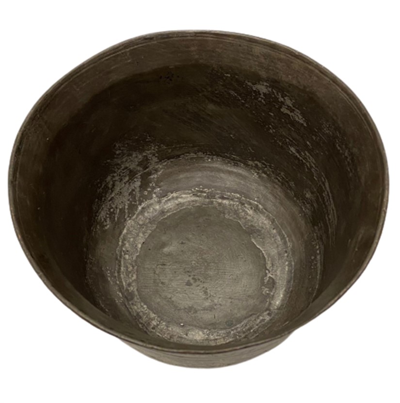 OSMANLI ÜZERİ KÖMPLE KALEM İŞLEMELİ ETLİ EL DÖGME BAKIR AYRAN KABI