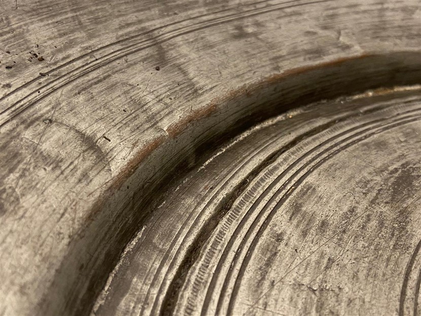 OSMANLI DÖGME BAKIR  BUYUK BOY ÜZERİ KALEM İŞLEMELİ  TAMİR YAMALI BAKIR LENGER