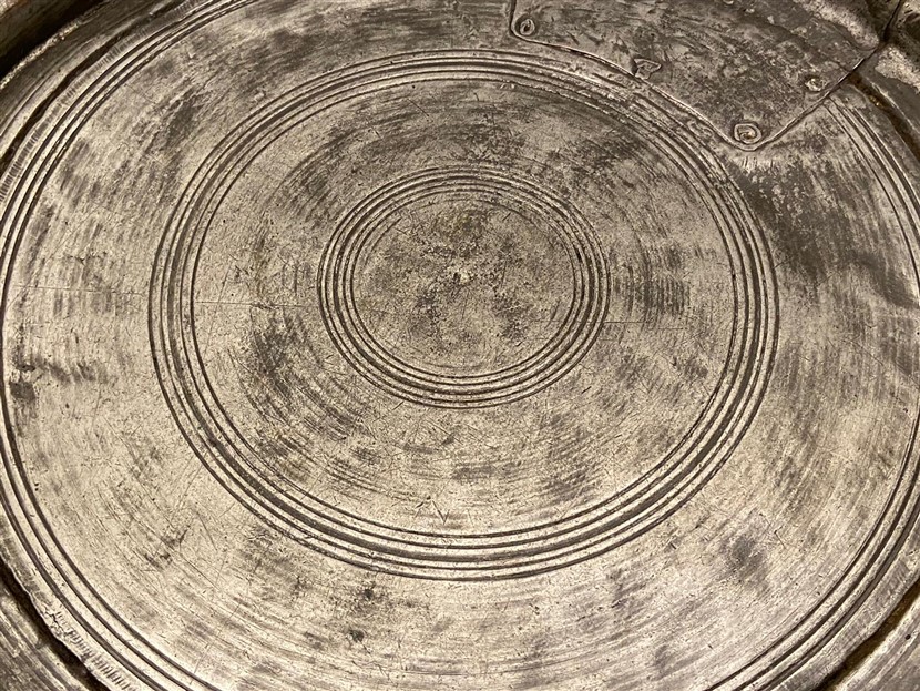 OSMANLI DÖGME BAKIR  BUYUK BOY ÜZERİ KALEM İŞLEMELİ  TAMİR YAMALI BAKIR LENGER