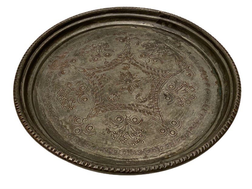 1950 ÜZERİ KOMPLE USTA KALEM İŞLEMELİ DAMGALI BAKIR KAHVE İKRAM İCİN KULLANILAN TEPSİ 