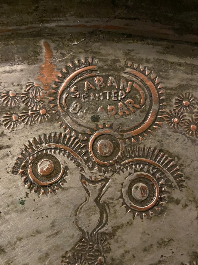 1950 ÜZERİ KOMPLE USTA KALEM İŞLEMELİ ŞABAN GAZİANTEP B. CAPAR YAZILI DAMGALI BAKIR KAHVE İKRAM İCİN KULLANILAN TEPSİ 