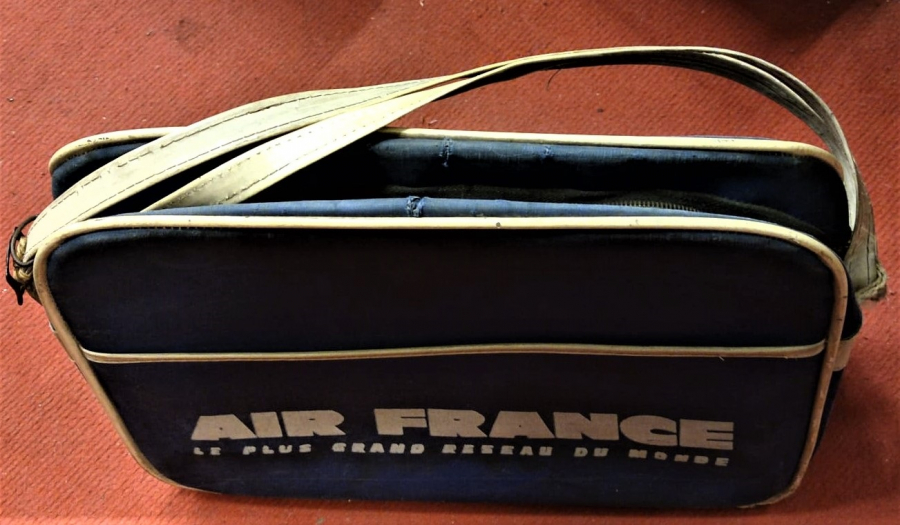 AIR FRANCE  LE PLUS GRAND RESEAU DU MONDE MAVİ BEYAZ YAZILI FIRANSIZ HAVA YOLLARI FERMUARLI VİNLEKS SEYEHAT CANTASI