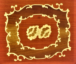 1970 CEVİZ AYAKLAR MASİF ÜZERİ MARKUTERİ EL İŞCİLİKLİ  CİCEK DESEN  İŞCİLİKLİ  DÖRTLÜ İÇ İÇE GECME ZİGON SEHBA