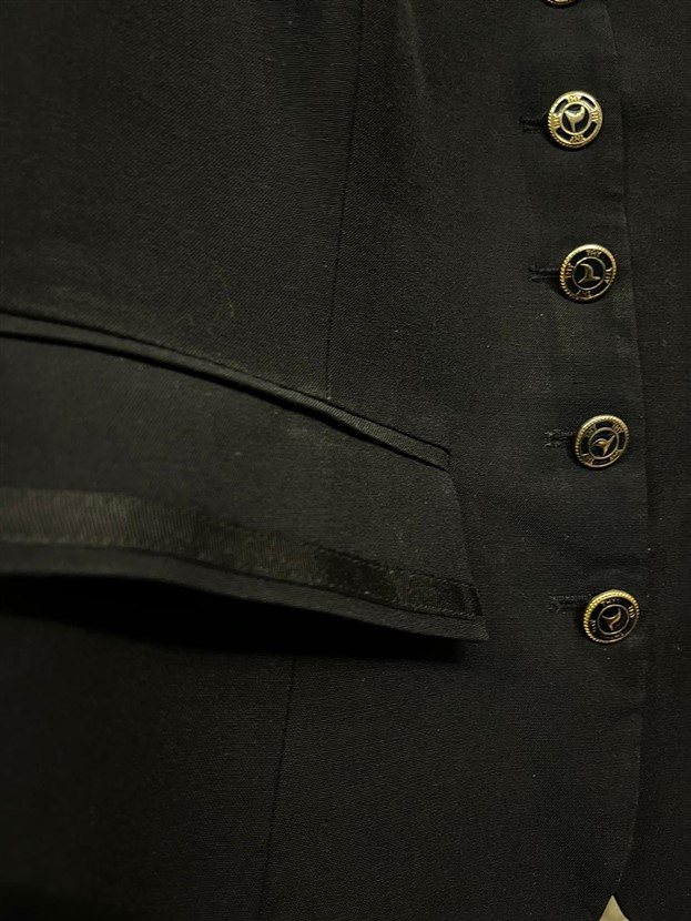 1970 VAKKO ÖZEL ÜRETİM THY TÜRK HAVA YOLLARI BAYAN HOSTES YELEĞİ LACİVERT RENKDE 34 BEDEN ÜRÜN KULLANILMIŞDIR SORUNSUZ VE TEMİZDİR