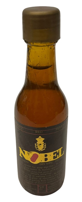  NOBEL SEK KIRMIZI ŞARAP 50 ML MİNYATÜR İÇKİ ŞARAP ŞİŞESİ KAPAGI ACILMAMIŞ DOLU KOLEKSİYON 