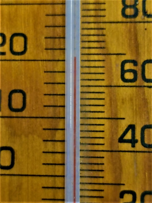 1950 AHŞAP REKLAMLI  ÜZERİ CAM ÇUBUK KIRMIZI CIVALI HAVA SICAKLIK ÖLÇÜ TERMOMETRE DERECE 