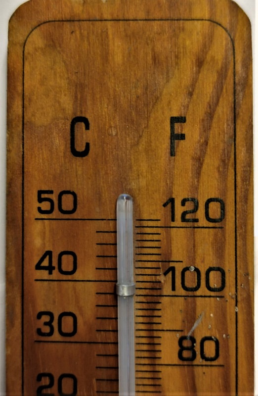 1950 AHŞAP REKLAMLI  ÜZERİ CAM ÇUBUK KIRMIZI CIVALI HAVA SICAKLIK ÖLÇÜ TERMOMETRE DERECE 