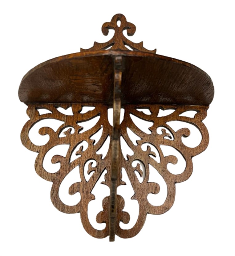 1970 AHŞAP ÜZERİNE OSMANLI İŞLEMELERLE BEZELİ KIL TESTERE EL  İŞİ KÖŞE  BİBLO DUVAR RAFI 