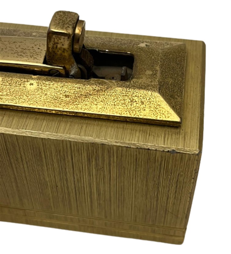 ÜZER, İNSİYALLİ PİRİNC K CAKMA  TAŞLI MEKANİK GAZLI MASA ÜZERİ ÇAKMAĞI