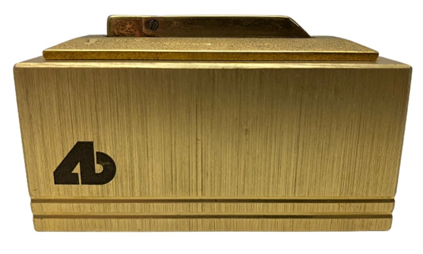 ÜZER, İNSİYALLİ PİRİNC K CAKMA  TAŞLI MEKANİK GAZLI MASA ÜZERİ ÇAKMAĞI