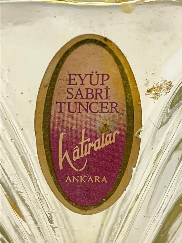 1960 EYÜP SABRİ TUNCER  HATIRALAR ANKARA ETİKETLİ ŞİŞE KOLONYA ŞİŞESİ