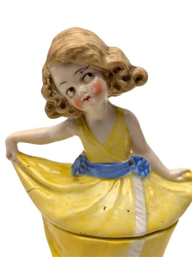 FRANSIZ KRALİYET SOĞUK DAMGALI EL BOYAMA & EL YAPIMI BALERİN FİGÜRÜ KAPAKLI PAMUKLUK