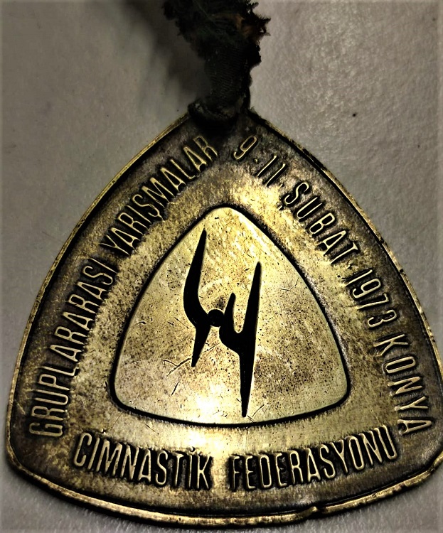 GRUPLAR ARASI YARIŞMALAR 9.11. ŞUBAT 1973 KONYA CİMNASTİK FEDERASYONU KURDELALI PİRİNC MADALYA