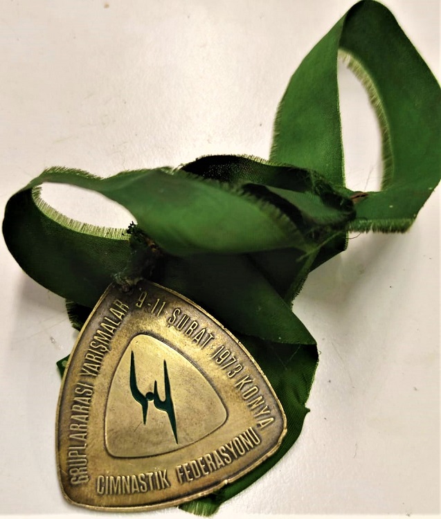 GRUPLAR ARASI YARIŞMALAR 9.11. ŞUBAT 1973 KONYA CİMNASTİK FEDERASYONU KURDELALI PİRİNC MADALYA