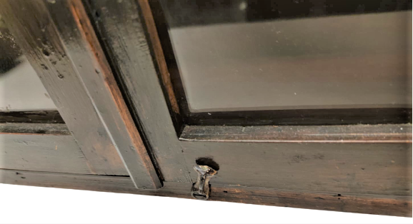 1930 ÜZERİ HAC EL YAPIMI İKONA DUA DİNSEL OBJE KOYULAN AHŞAP DOLAP CİFT CAM CERCEVE KAPILI KOMPLE MASİF