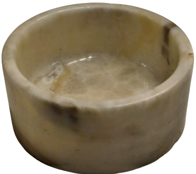 KREM RENKDE DAMARLI MARMARA MERMER İNDEN YAPILMIŞ  DAİRESEL FORMDA MASA ÜZERİ KÜLLÜK