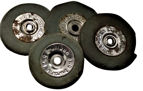 PELİKAN BWR /10 MÜREKKEP TÜKENMEZ DOLMA KALEM SİLGİ  4 ADET TENEKE KAPAKLI KUTU 