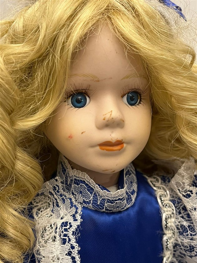 ELİ YÜZÜ PORSELEN VE EL BOYAMA YAPIMI EL DİKİM KUMAŞ ELBİSELİ YÖRESEL OYUNCAK KIZ COCUK BEBEK