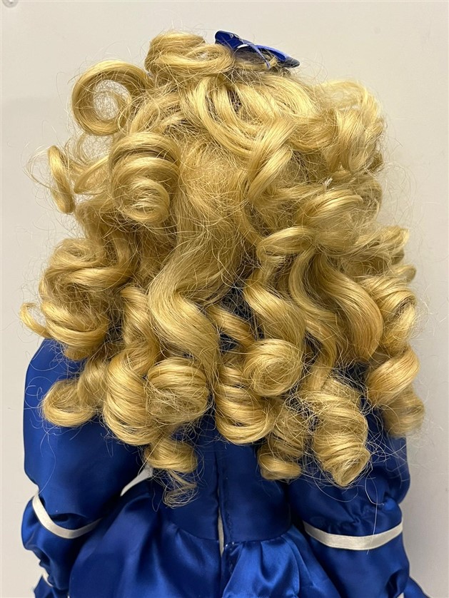 ELİ YÜZÜ PORSELEN VE EL BOYAMA YAPIMI EL DİKİM KUMAŞ ELBİSELİ YÖRESEL OYUNCAK KIZ COCUK BEBEK