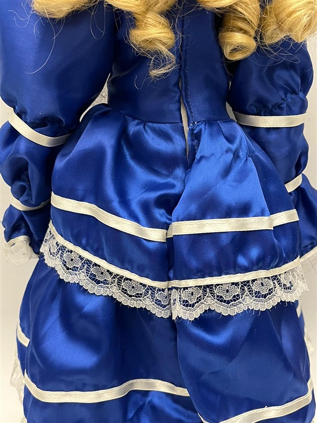 ELİ YÜZÜ PORSELEN VE EL BOYAMA YAPIMI EL DİKİM KUMAŞ ELBİSELİ YÖRESEL OYUNCAK KIZ COCUK BEBEK