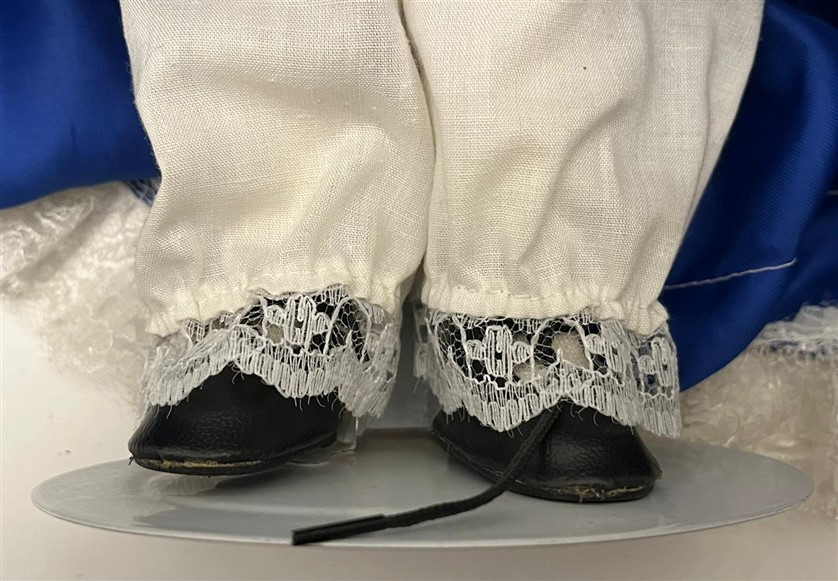 ELİ YÜZÜ PORSELEN VE EL BOYAMA YAPIMI EL DİKİM KUMAŞ ELBİSELİ YÖRESEL OYUNCAK KIZ COCUK BEBEK