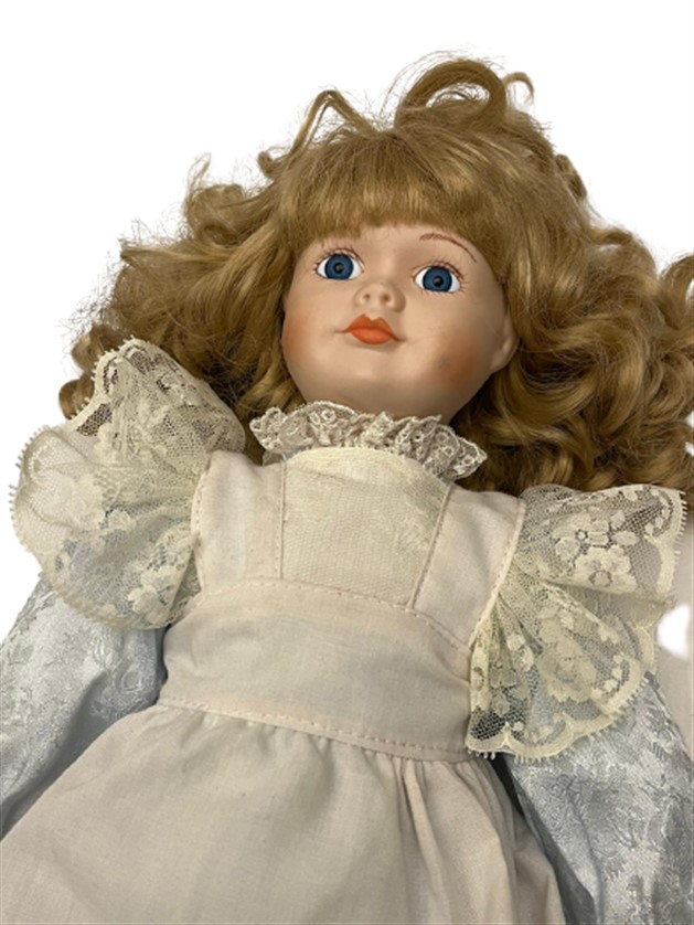 YÜZÜ ELLERİ PORSELEN VE EL BOYAMA YAPIMI EL DİKİM KUMAŞ ELBİSELİ YÖRESEL OYUNCAK KIZ COCUK BERBEK