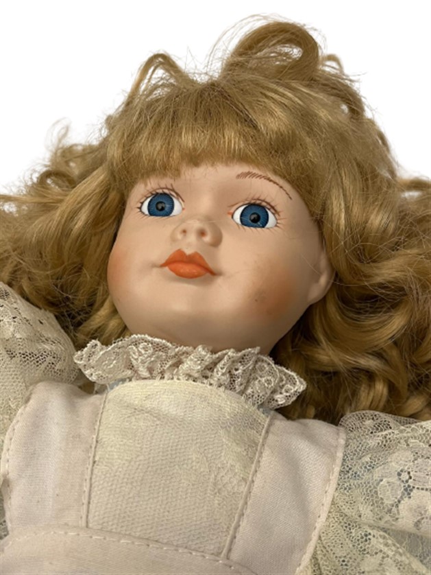 YÜZÜ ELLERİ PORSELEN VE EL BOYAMA YAPIMI EL DİKİM KUMAŞ ELBİSELİ YÖRESEL OYUNCAK KIZ COCUK BERBEK