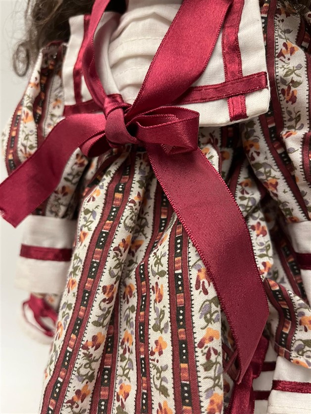 ELLERİ YÜZÜ PORSELEN VE EL BOYAMA YAPIMI EL DİKİM ELBİSELİ YÖRESEL OYUNCAK KIZ COCUK BEBEK