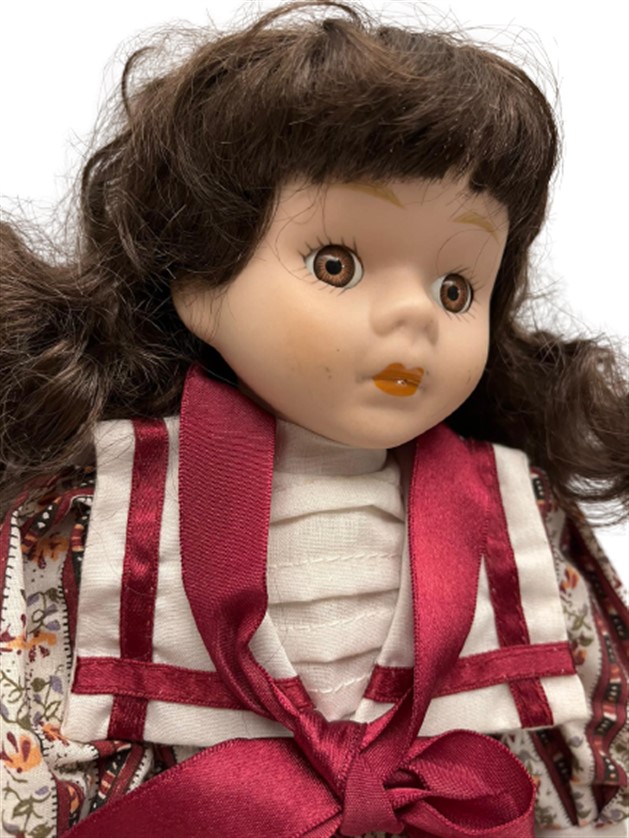 ELLERİ YÜZÜ PORSELEN VE EL BOYAMA YAPIMI EL DİKİM ELBİSELİ YÖRESEL OYUNCAK KIZ COCUK BEBEK