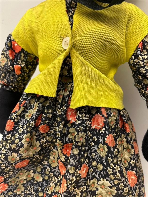 1970 FATOŞ TÜRK MALI YERLİ OYUNCAK ELBİSELİ SARI YELEKLİ UCAN CADI BEZ BEBEK