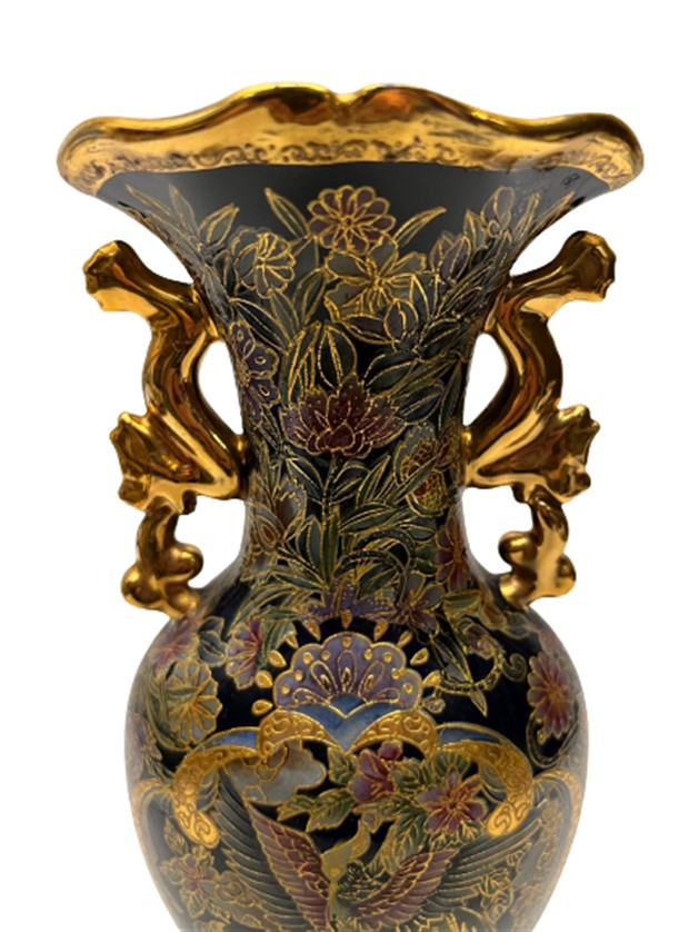 ÜZERİ ALTIN EL BOYAMA CENNET KUŞLARI KABARTMA MİNE İŞÇİLİKLİ KOBALT MAVİSİ PORSELEN VAZO