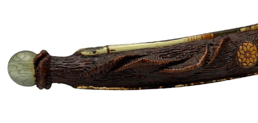 ARARAT ERMENIA KILIÇ ŞEKLİNDE ÜZERİ  İŞLEMELI ACILMAMIŞ KAPALI KONYAK ŞİŞESİ