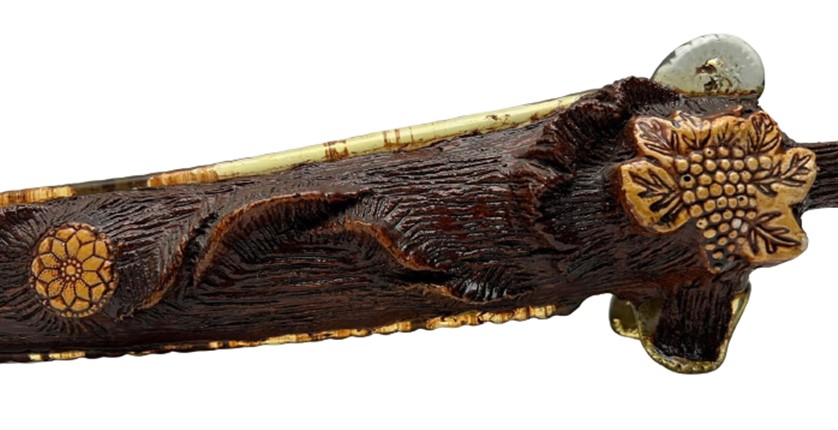 ARARAT ERMENIA KILIÇ ŞEKLİNDE ÜZERİ  İŞLEMELI ACILMAMIŞ KAPALI KONYAK ŞİŞESİ