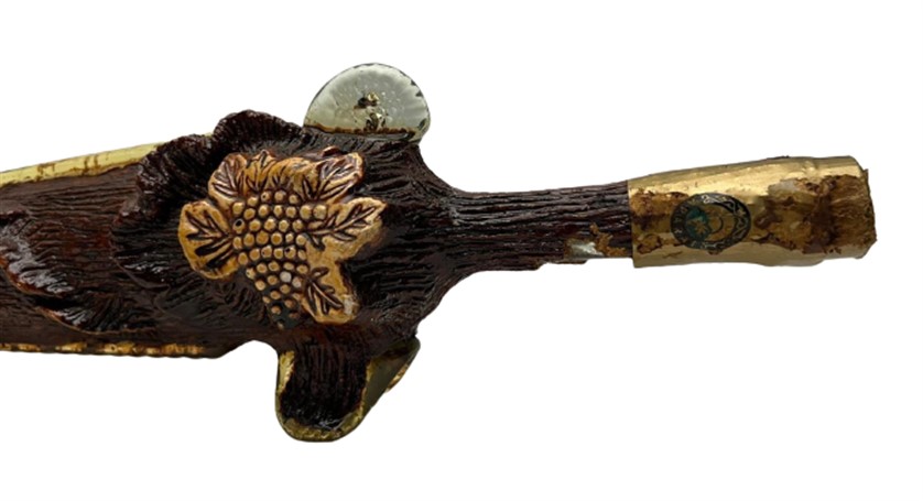 ARARAT ERMENIA KILIÇ ŞEKLİNDE ÜZERİ  İŞLEMELI ACILMAMIŞ KAPALI KONYAK ŞİŞESİ