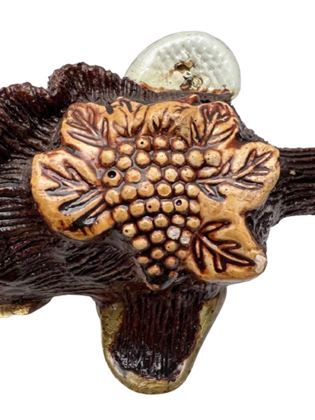 ARARAT ERMENIA KILIÇ ŞEKLİNDE ÜZERİ  İŞLEMELI ACILMAMIŞ KAPALI KONYAK ŞİŞESİ