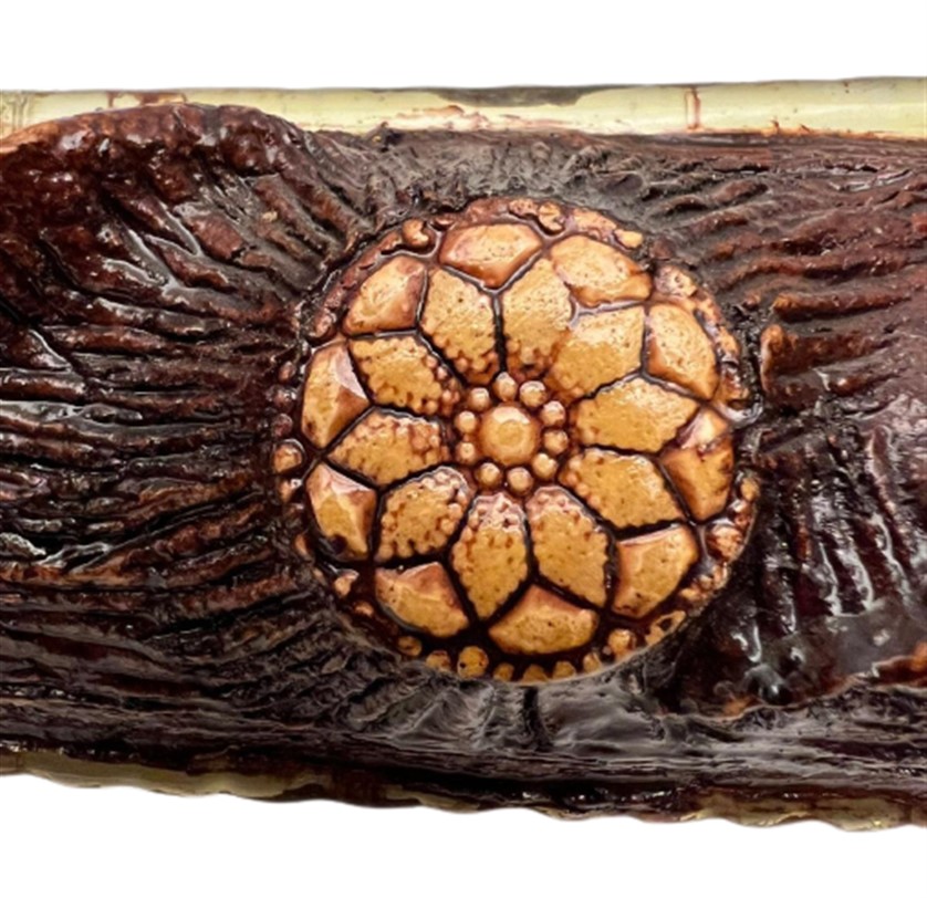 ARARAT ERMENIA KILIÇ ŞEKLİNDE ÜZERİ  İŞLEMELI ACILMAMIŞ KAPALI KONYAK ŞİŞESİ