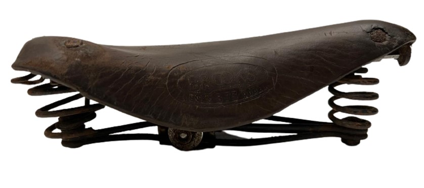 BROOKS GENT'S B73 MODEL KÖSELE BİSİKLET  SELE KOLTUĞU YAYLARINDA KIRIK VARDIR