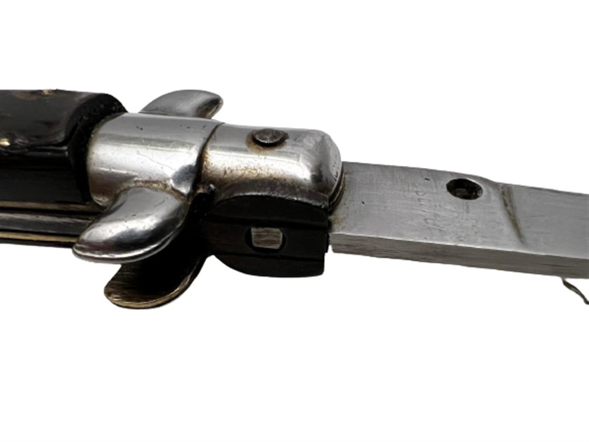 1970 ORİJİNAL KENDİ KILIFINDA BOYNUZ SAPLI OTOMATİK EMNİYET KİLİTLİ SUSTALI İTALYAN TARZ STİLETTO 