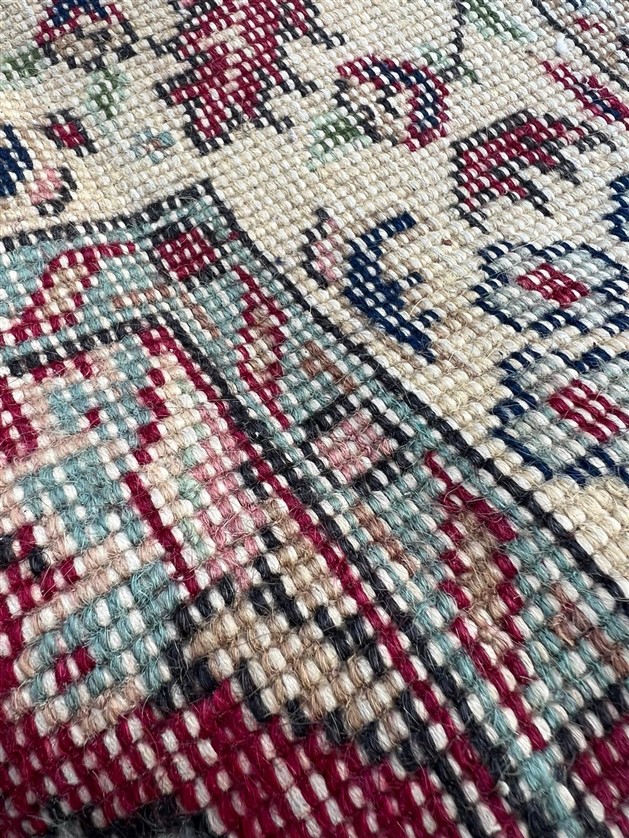 MANİSA DEMİRCİ YÖRESİ EL DOKUMA KÖK BOYA  KIRMIZI TONLAR AGIRLIKLI  YÜN HALI