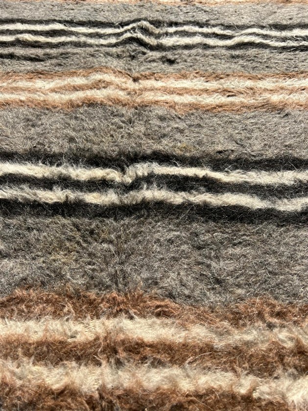 EL DOKUMA SİİRT TİFDİK KECİSİNİN KILINDAN DOKUNMUŞ NAMAZLIK SECCADE 