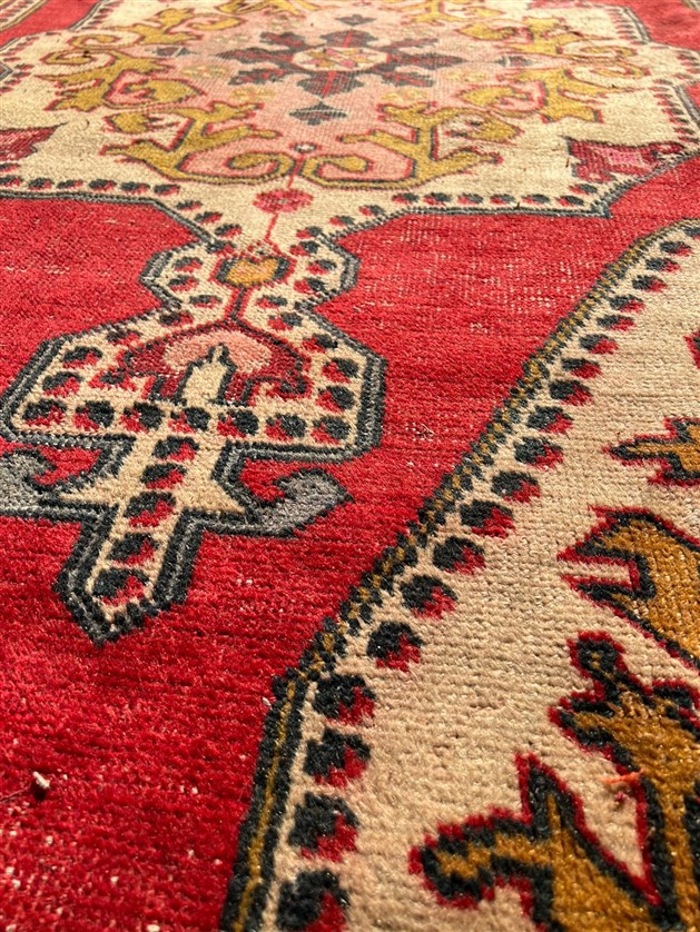 1950 AVANOZ EL DOKUMA  KÖK BOYA YÜN KİLİM CANLI RENKLER KENAR KISMI KESİLMİŞ 